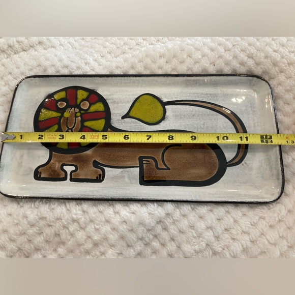 Funky Ceramic Lion Tray Approximately 12.5 x 6 Small Chip on lower Left Side - Picture 3 of 5